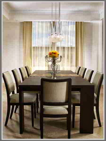 Hitam Putih Ruang Makan